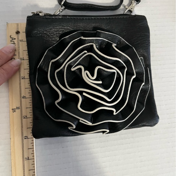 3D FLOWER MINI CROSSBODY BAG - Picture 8 of 10